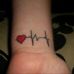 Фото тату сердце и линия пульча 04.02.2021 №0068 - heart pulse tattoo - tatufoto.com