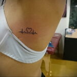 Фото тату сердце и линия пульча 04.02.2021 №0075 - heart pulse tattoo - tatufoto.com