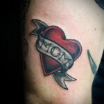 Фото тату сердце и надпись мама 09.02.2021 №0011 - mom heart tattoo - tatufoto.com