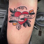 Фото тату сердце и надпись мама 09.02.2021 №0018 - mom heart tattoo - tatufoto.com