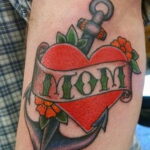 Фото тату сердце и надпись мама 09.02.2021 №0025 - mom heart tattoo - tatufoto.com