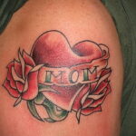 Фото тату сердце и надпись мама 09.02.2021 №0026 - mom heart tattoo - tatufoto.com