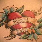 Фото тату сердце и надпись мама 09.02.2021 №0030 - mom heart tattoo - tatufoto.com