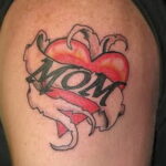 Фото тату сердце и надпись мама 09.02.2021 №0047 - mom heart tattoo - tatufoto.com