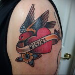 Фото тату сердце и надпись мама 09.02.2021 №0050 - mom heart tattoo - tatufoto.com