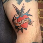 Фото тату сердце и надпись мама 09.02.2021 №0059 - mom heart tattoo - tatufoto.com