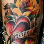 Фото тату сердце и надпись мама 09.02.2021 №0069 - mom heart tattoo - tatufoto.com