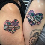 Фото тату сердце и надпись мама 09.02.2021 №0084 - mom heart tattoo - tatufoto.com