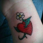 Фото тату сердце красное 09.02.2021 №0008 - red heart tattoo - tatufoto.com