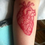 Фото тату сердце красное 09.02.2021 №0015 - red heart tattoo - tatufoto.com
