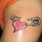 Фото тату сердце красное 09.02.2021 №0026 - red heart tattoo - tatufoto.com