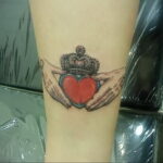 Фото тату сердце красное 09.02.2021 №0031 - red heart tattoo - tatufoto.com