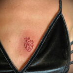 Фото тату сердце красное 09.02.2021 №0060 - red heart tattoo - tatufoto.com