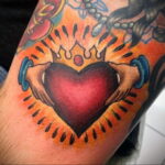 Фото тату сердце красное 09.02.2021 №0068 - red heart tattoo - tatufoto.com