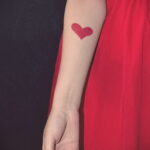 Фото тату сердце красное 09.02.2021 №0070 - red heart tattoo - tatufoto.com
