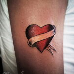 Фото тату сердце красное 09.02.2021 №0088 - red heart tattoo - tatufoto.com