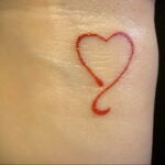 Фото тату сердце красное 09.02.2021 №0101 - red heart tattoo - tatufoto.com