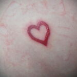 Фото тату сердце красное 09.02.2021 №0109 - red heart tattoo - tatufoto.com