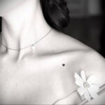 Фото тату сердце на ключице 04.02.2021 №0004 - heart tattoo on collarbone - tatufoto.com