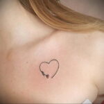 Фото тату сердце на ключице 04.02.2021 №0006 - heart tattoo on collarbone - tatufoto.com