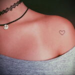 Фото тату сердце на ключице 04.02.2021 №0016 - heart tattoo on collarbone - tatufoto.com