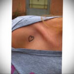 Фото тату сердце на ключице 04.02.2021 №0017 - heart tattoo on collarbone - tatufoto.com