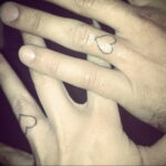 Фото тату сердце на пальце 04.02.2021 №0017 - heart tattoo on finger - tatufoto.com