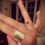 Фото тату сердце на пальце 04.02.2021 №0021 - heart tattoo on finger - tatufoto.com