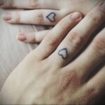 Фото тату сердце на пальце 04.02.2021 №0022 - heart tattoo on finger - tatufoto.com