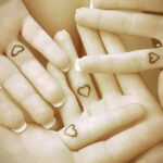Фото тату сердце на пальце 04.02.2021 №0025 - heart tattoo on finger - tatufoto.com