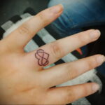 Фото тату сердце на пальце 04.02.2021 №0027 - heart tattoo on finger - tatufoto.com