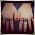 Фото тату сердце на пальце 04.02.2021 №0028 - heart tattoo on finger - tatufoto.com