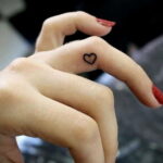 Фото тату сердце на пальце 04.02.2021 №0030 - heart tattoo on finger - tatufoto.com