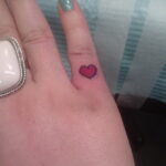 Фото тату сердце на пальце 04.02.2021 №0031 - heart tattoo on finger - tatufoto.com