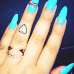 Фото тату сердце на пальце 04.02.2021 №0042 - heart tattoo on finger - tatufoto.com