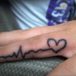 Фото тату сердце на пальце 04.02.2021 №0050 - heart tattoo on finger - tatufoto.com