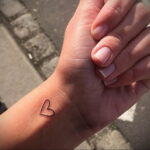 Фото тату сердце на руке 04.02.2021 №0006 - heart tattoo on hand - tatufoto.com