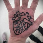 Фото тату сердце на руке 04.02.2021 №0010 - heart tattoo on hand - tatufoto.com