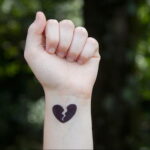 Фото тату сердце на руке 04.02.2021 №0013 - heart tattoo on hand - tatufoto.com