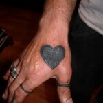 Фото тату сердце на руке 04.02.2021 №0014 - heart tattoo on hand - tatufoto.com