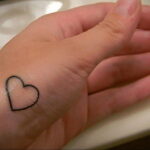 Фото тату сердце на руке 04.02.2021 №0020 - heart tattoo on hand - tatufoto.com