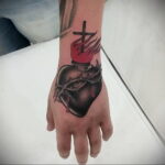Фото тату сердце на руке 04.02.2021 №0022 - heart tattoo on hand - tatufoto.com