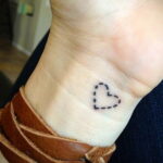 Фото тату сердце на руке 04.02.2021 №0030 - heart tattoo on hand - tatufoto.com