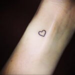Фото тату сердце на руке 04.02.2021 №0032 - heart tattoo on hand - tatufoto.com