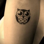 маленькая тату с совой на фото 15.02.2021 №0020 - little owl tattoo- tatufoto.com