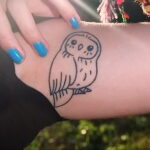 маленькая тату с совой на фото 15.02.2021 №0074 - little owl tattoo- tatufoto.com