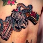 пример рисунка тату револьвер на фото 16.02.2021 №0006 - tattoo revolver - tatufoto.com