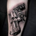 пример рисунка тату револьвер на фото 16.02.2021 №0014 - tattoo revolver - tatufoto.com