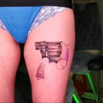 пример рисунка тату револьвер на фото 16.02.2021 №0044 - tattoo revolver - tatufoto.com