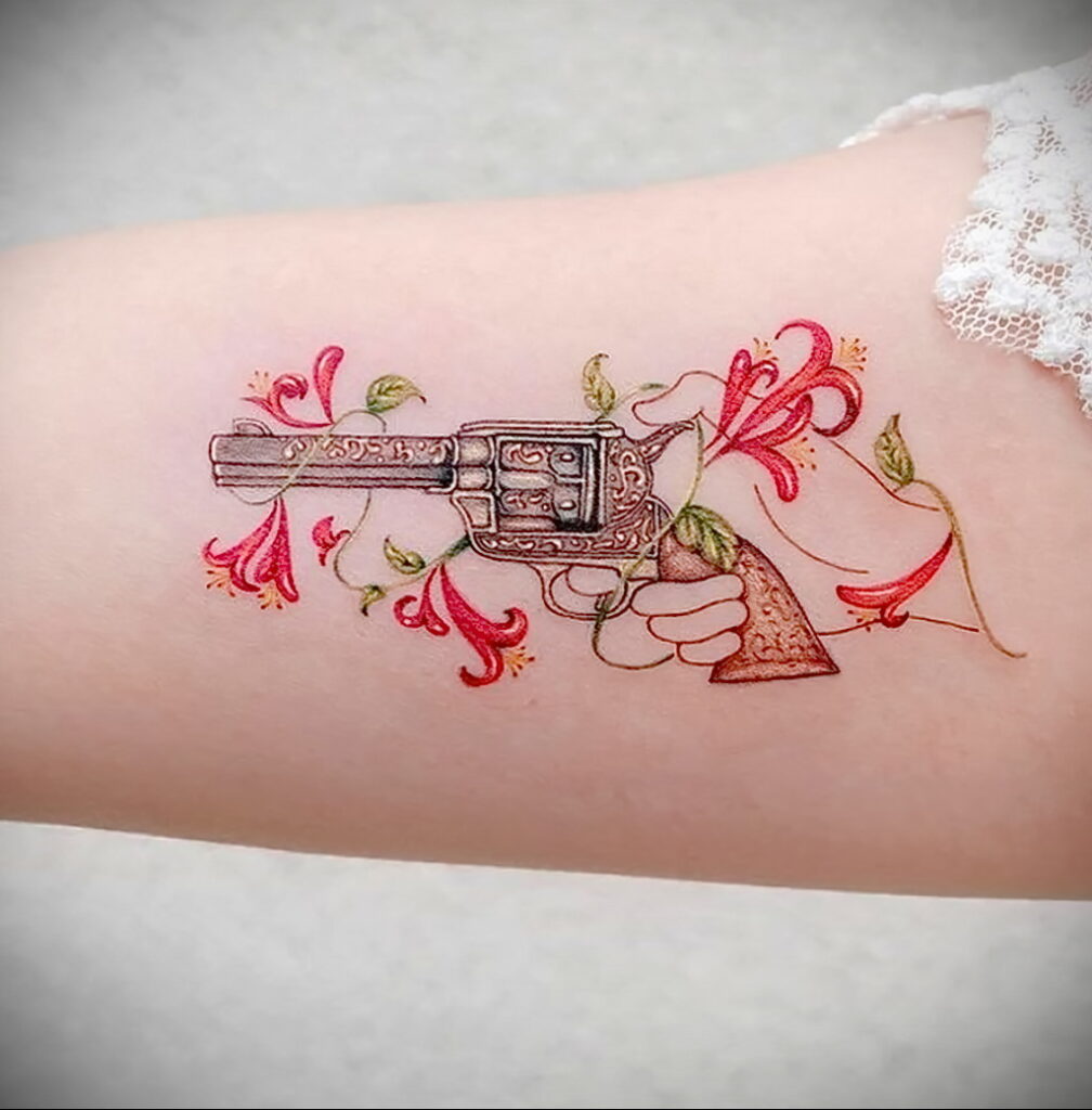 пример рисунка тату револьвер на фото 16.02.2021 №0065 - tattoo revolver - tatufoto.com